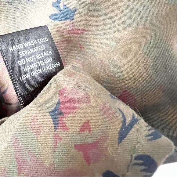 Camo SKIES ARE BLUE floral camouflage VEST Lt Weight Layer or Solo EUC Size XS - Picture 3 of 4